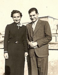 Tomada el 16 de Diciembre de 1937 en Napoles, Italia y obtenida de Albúm de Angela María Ciancio.