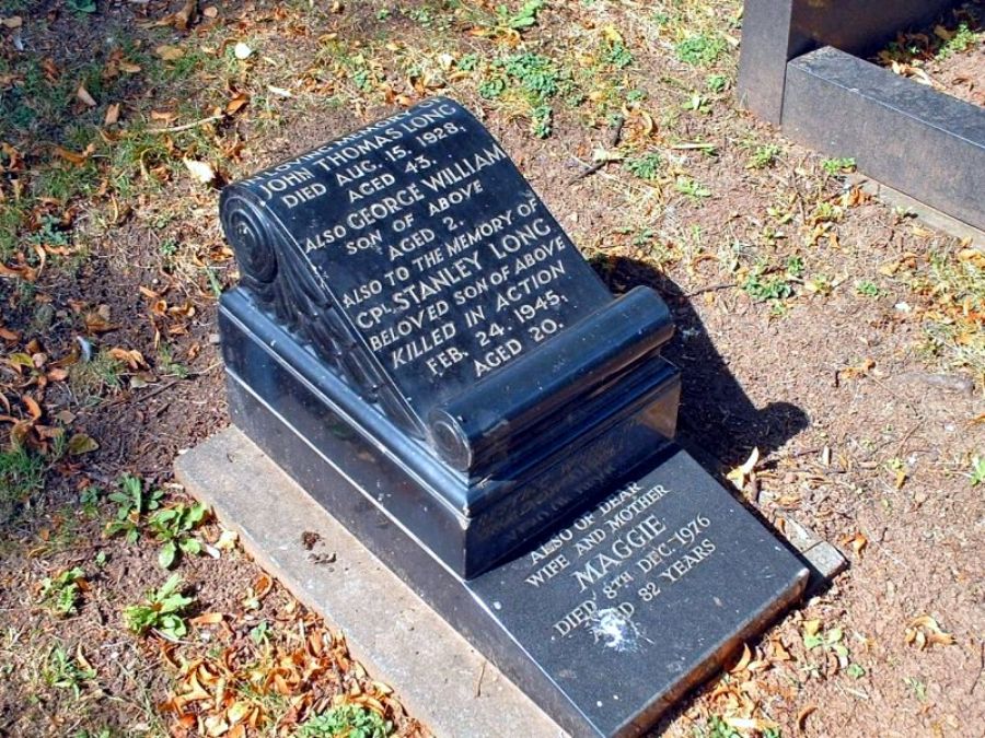 Taken in Oaston Road Cemetary, Nuneaton, Warwickshire.