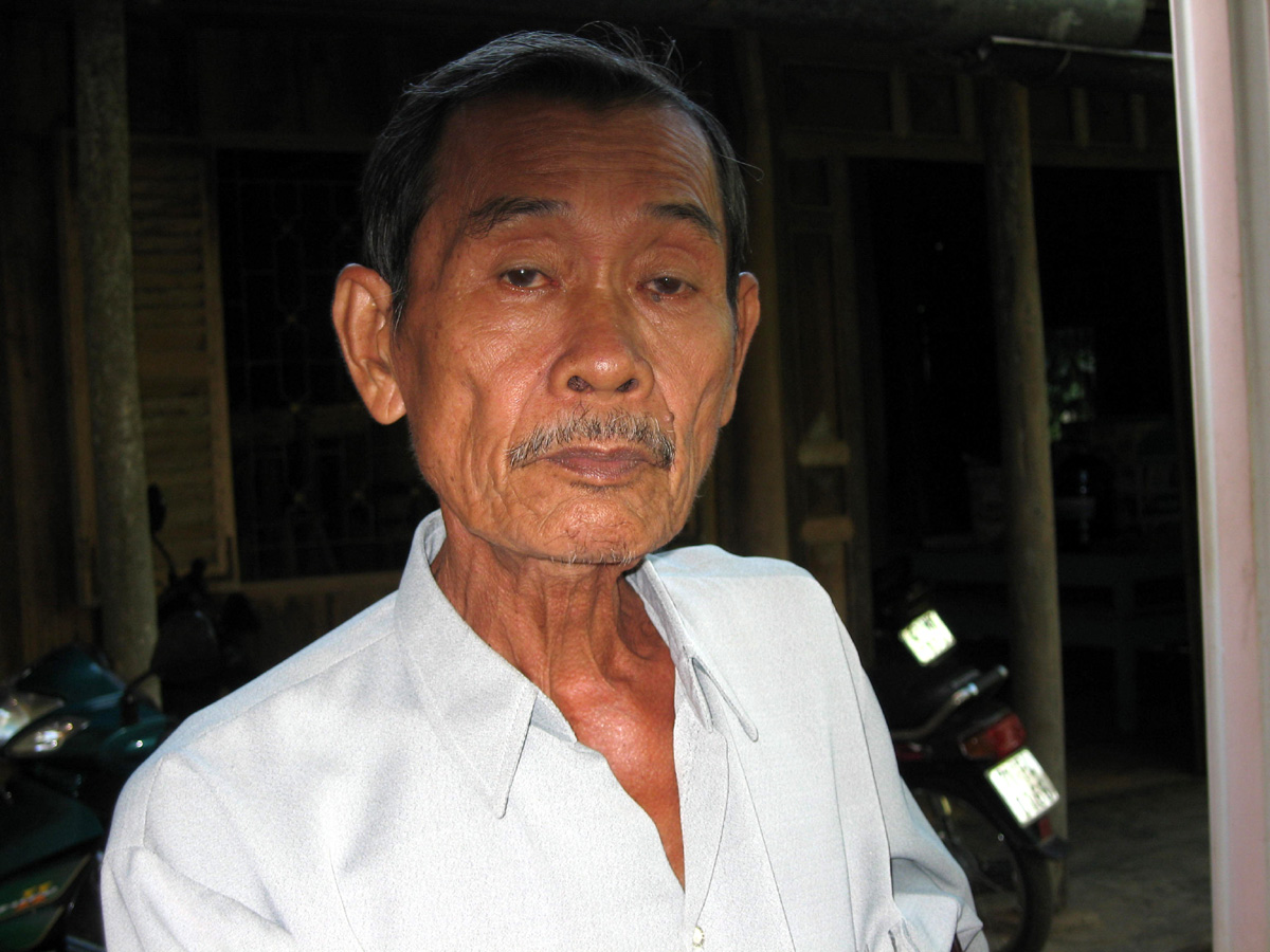 Taken in July 2007 in Nhà gốc, Vinh Hòa.